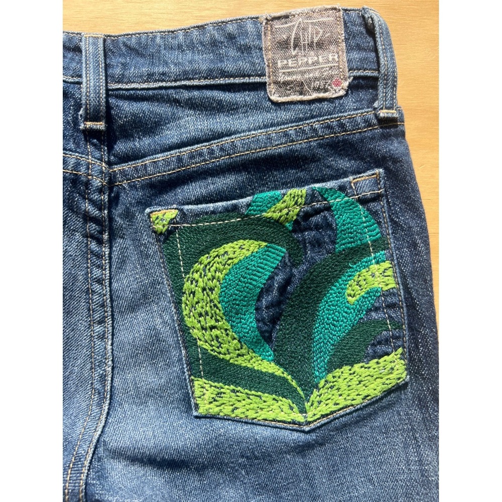 Chip & Pepper Flare Leg Jeans Medium Wash Green Embroidered Back Pockets 27x31